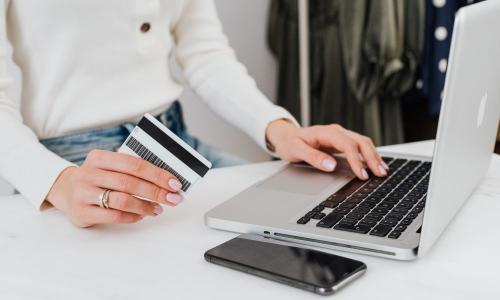 Melyik fizetési megoldás illik legjobban WooCommerce webáruházadhoz?